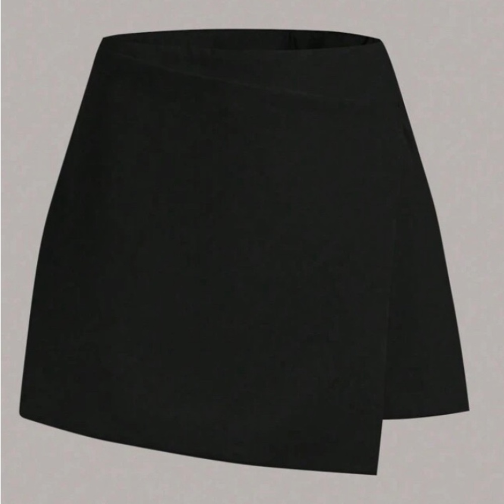 Black skort